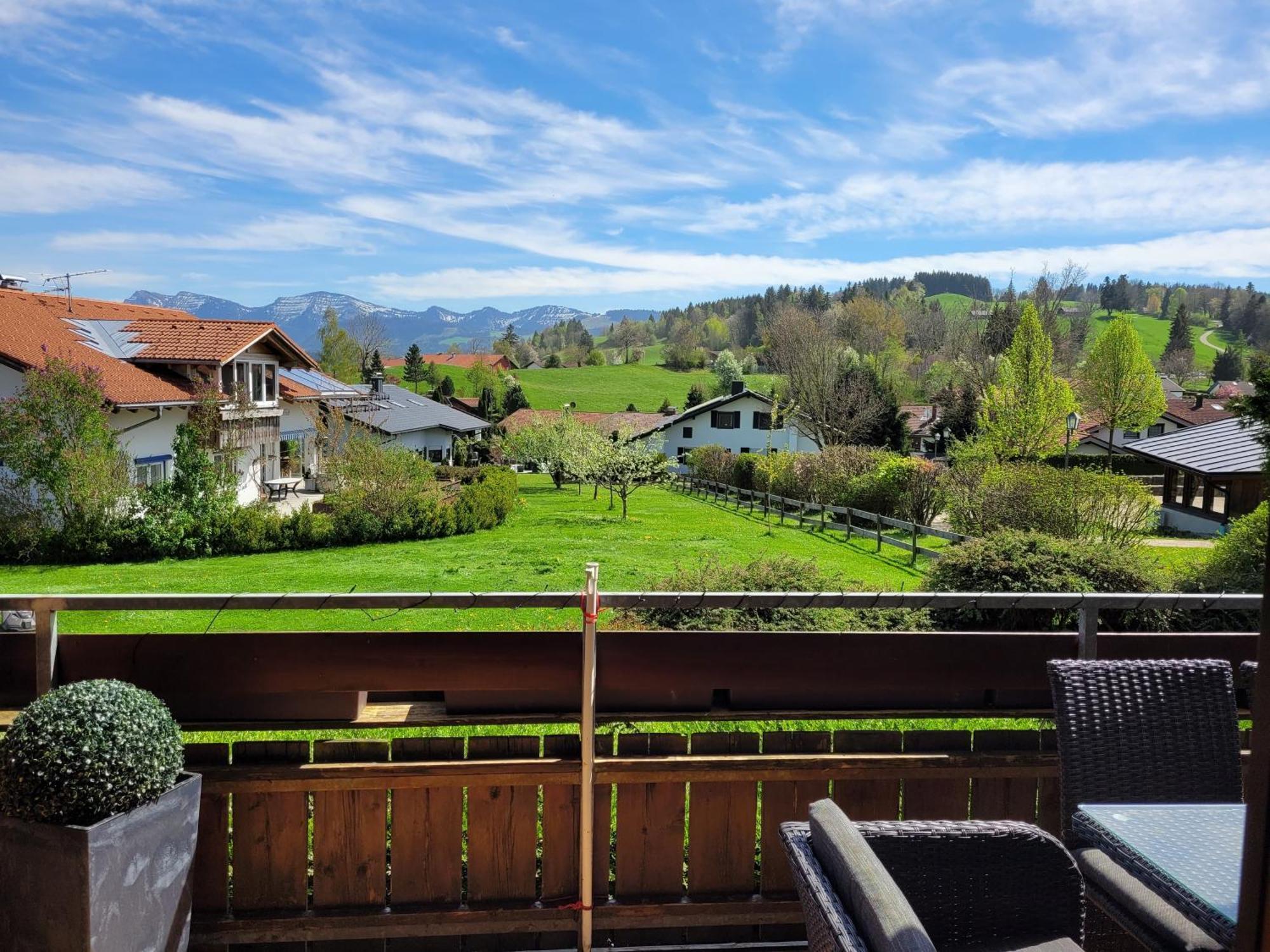 Lindners Hideaways - Bergnest Lodge - Bergblick Fewo 6 Pers Balkon Garten Hund Ski Unterkunft Luftkurort Oberreute Naehe Buchenegger Wasserfaelle Eistobel Bodensee Exterior photo