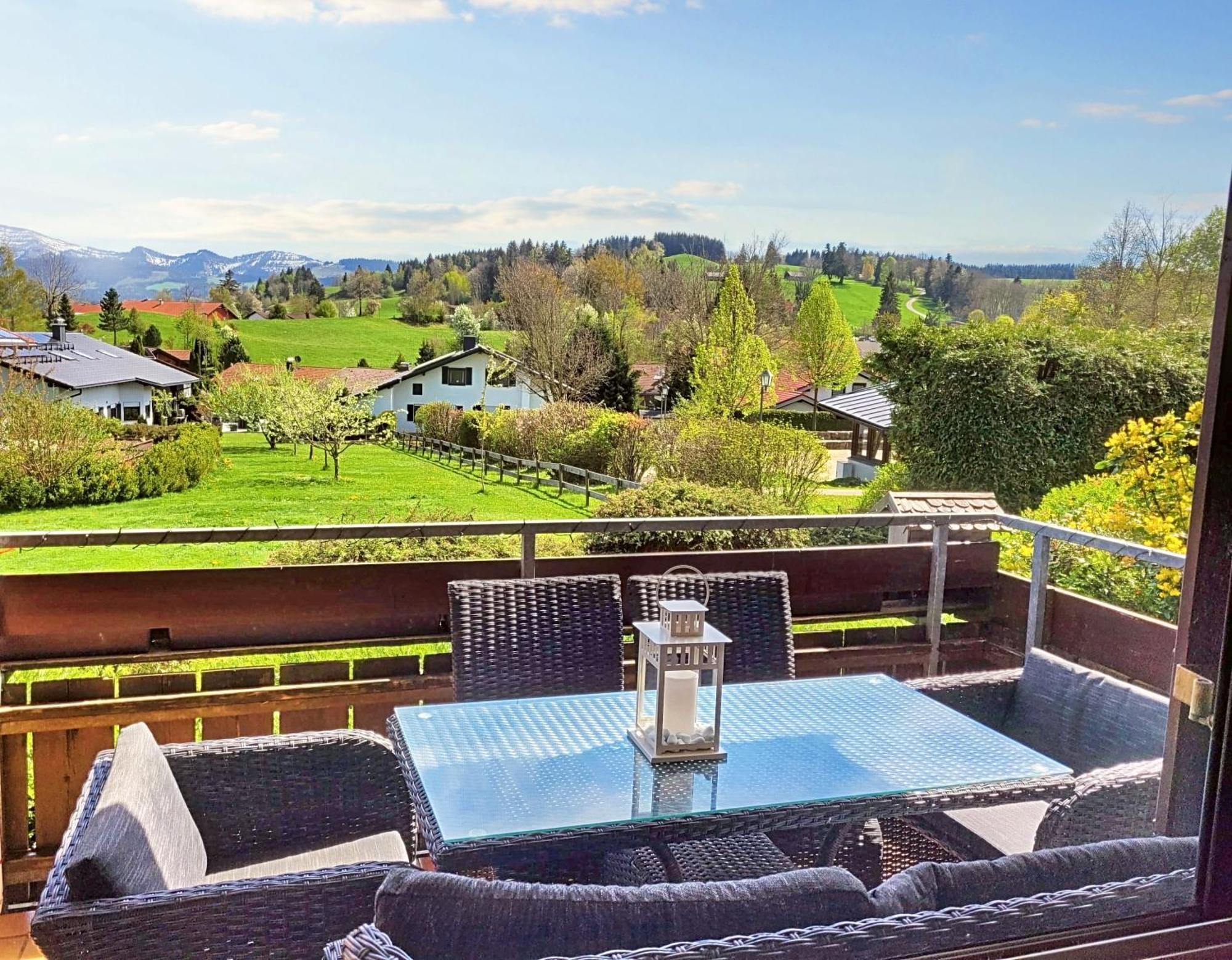 Lindners Hideaways - Bergnest Lodge - Bergblick Fewo 6 Pers Balkon Garten Hund Ski Unterkunft Luftkurort Oberreute Naehe Buchenegger Wasserfaelle Eistobel Bodensee Exterior photo